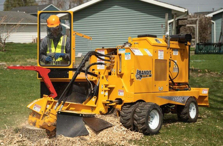 2650 RUBBER TIRE STUMP GRINDER